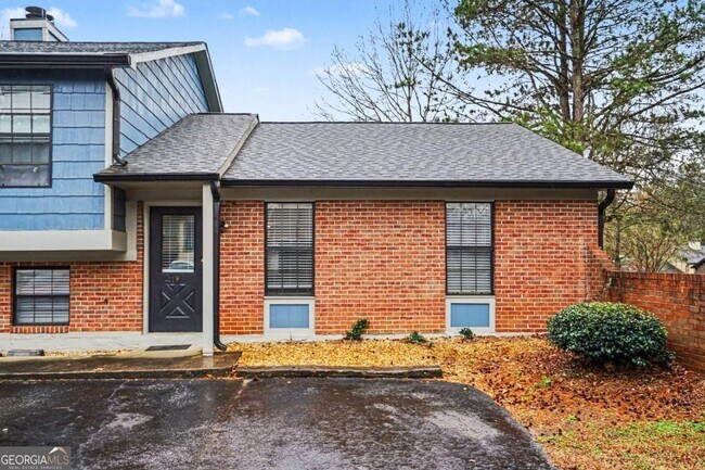 Building Photo - 1205 Natchez Trce SW