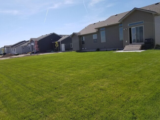 Building Photo - CALL TYE DIRECTLY AT 208-313-6062 - 4 Bed 2 bath home in Idaho Falls.