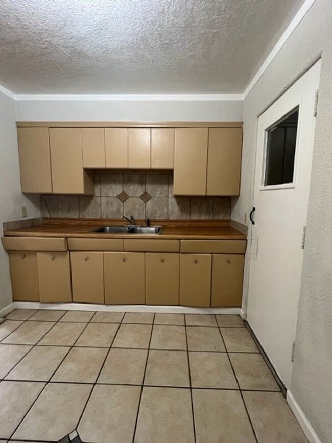 Building Photo - 15 NW 25th St