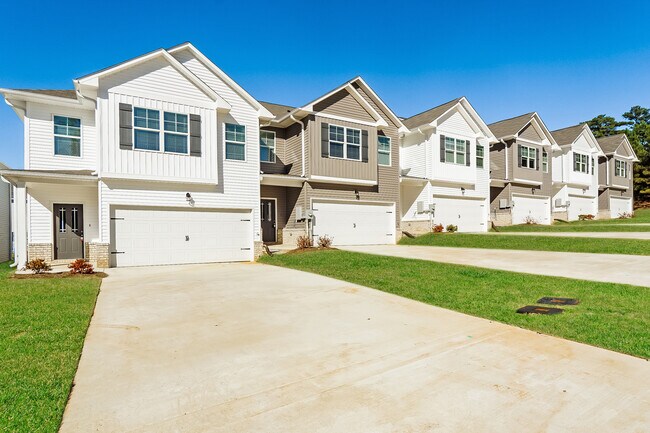 Building Photo - 108 The Heights Dr