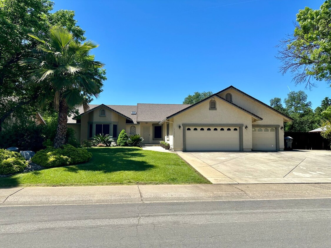 Foto principal - Beautiful well maintained home! Excellent ...