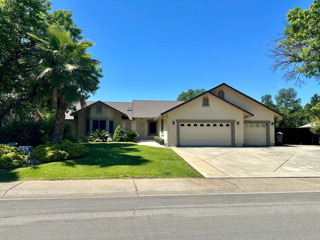 Primary Photo - Beautiful well maintained home! Excellent ...