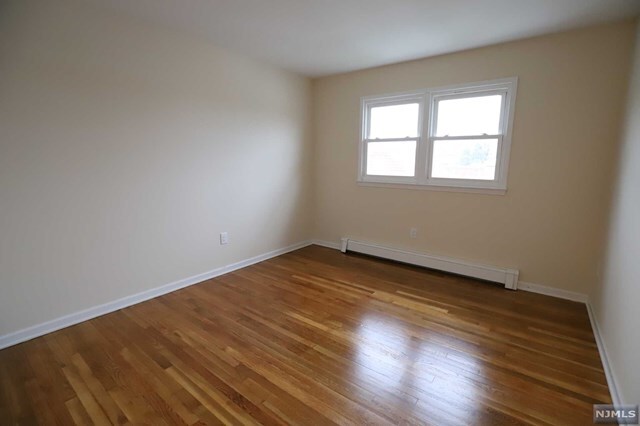 Building Photo - 357 Riverview Ave