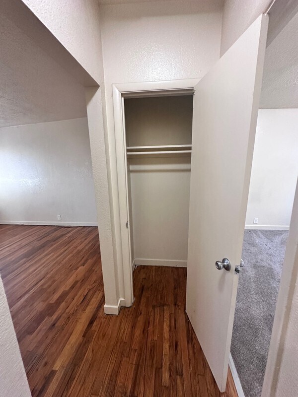 Foto del edificio - 532 N Redwood Rd