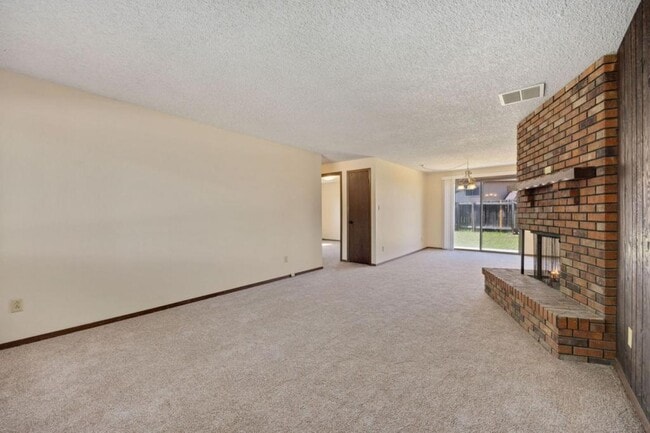 Building Photo - 1417 Zoe Ct