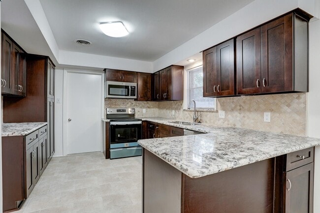 Building Photo - 9206 Bassoon Dr