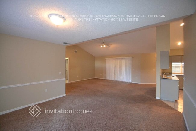 Foto del edificio - 4211 Arrow Dr