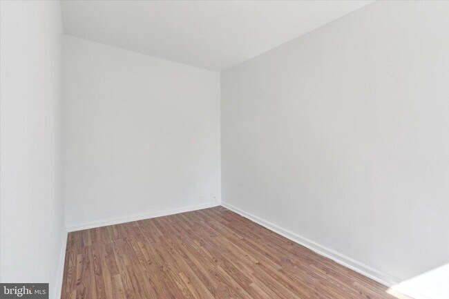 Foto del edificio - Welcome to this updated 2-bedroom, 1-bathroom row home in the historic Strawberry Mansion neighbo...