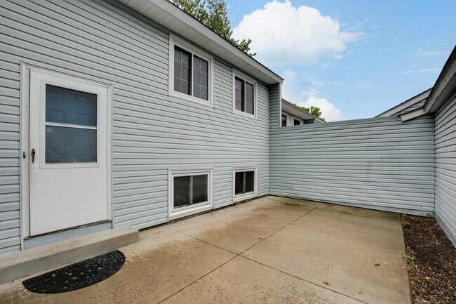 Foto del edificio - 12115 Drake St NW