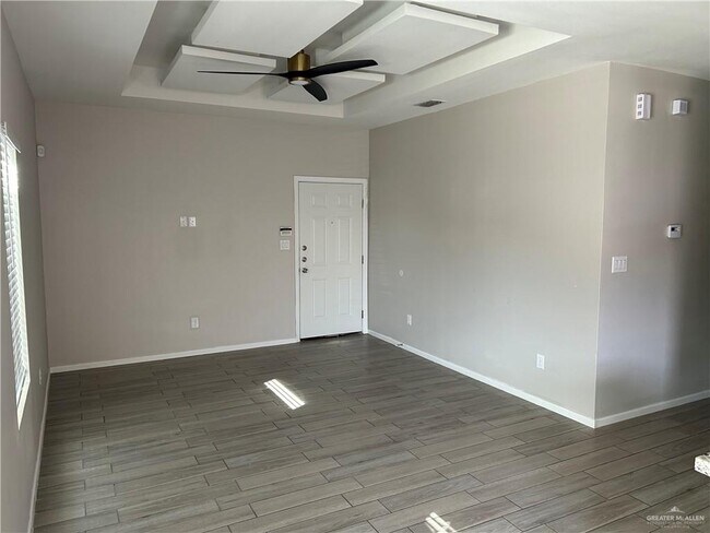 Foto del edificio - 16 Swallow Ave