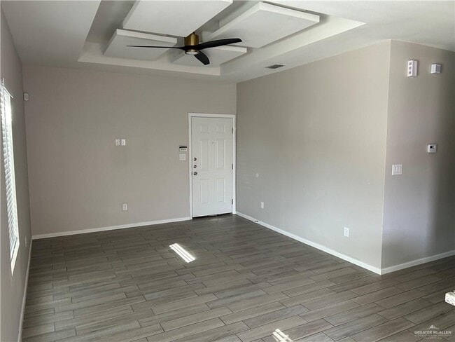 Building Photo - 16 Swallow Ave