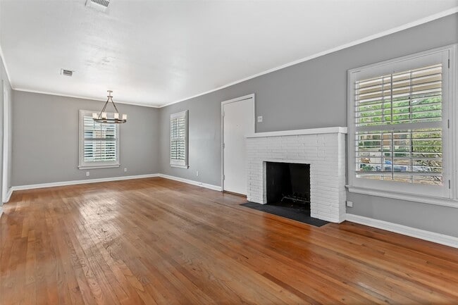 Building Photo - 1510 S Montreal Ave