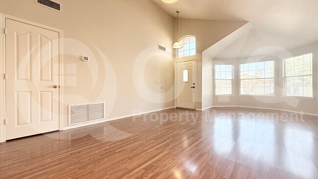 Foto del edificio - 1221 W Jeanine Dr