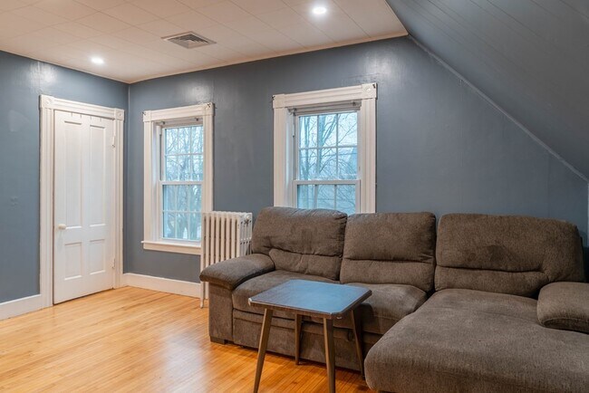 Building Photo - 26 Highland Ave