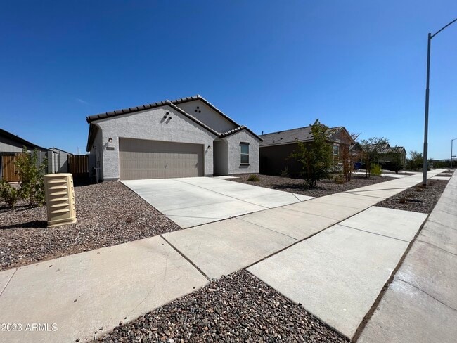 Building Photo - 5728 W Sunrise Dr