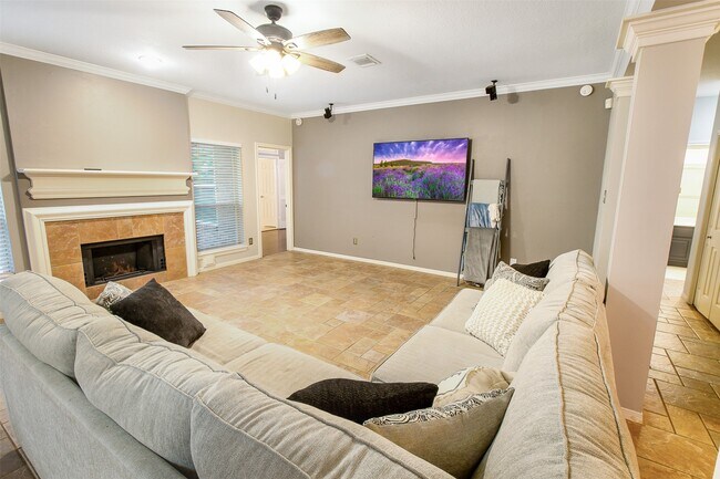 Building Photo - 14639 Oak Chase Dr