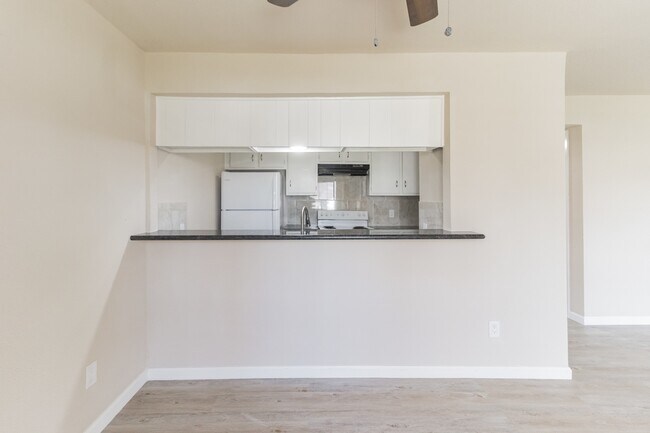 Foto del edificio - 6815 Beachwood St