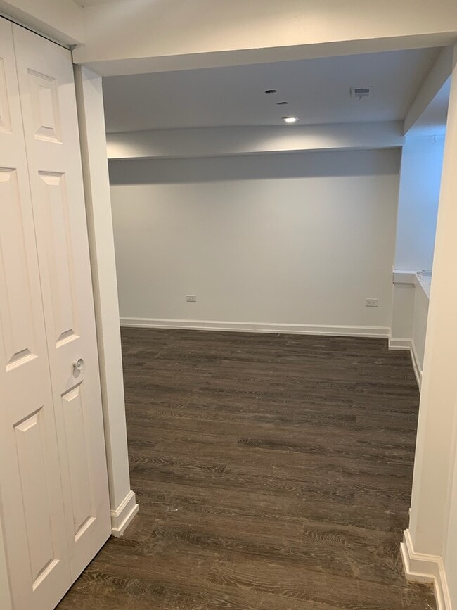 Building Photo - 1401 N Oakley Blvd