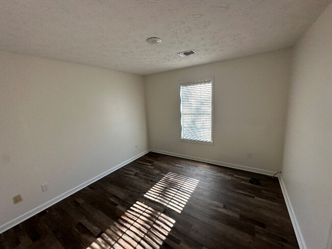 Foto del edificio - 574 Manning Rd SW