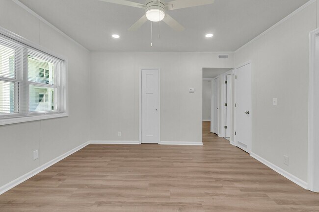 Foto del edificio - Charming 2BR/1BA Apartment in the Heart of Summerville