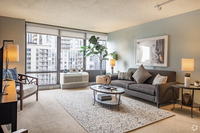 1BR, 1BA - 792SF - Living Room - Columbus Plaza