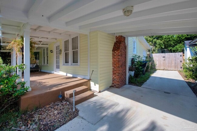 Building Photo - 1717 N 16th Ave