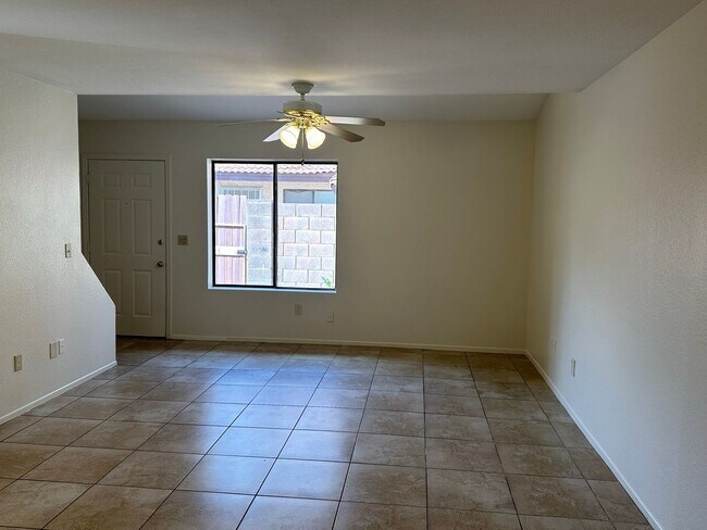 Foto del edificio - 6219 E Glencove St