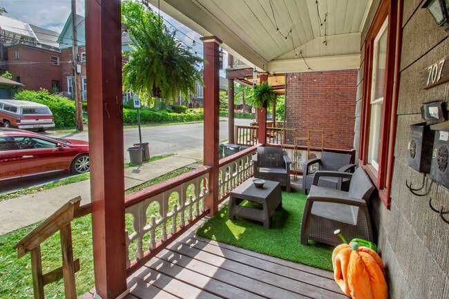 Building Photo - 707 Pitt St