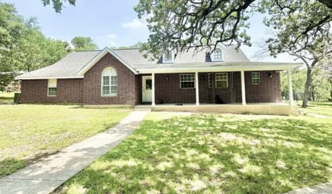 Building Photo - 111 Oak Creek Dr