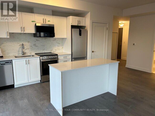 Photo du bâtiment - 715 Davis Dr