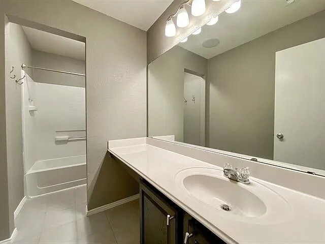 Building Photo - 1000 Campbell Dr
