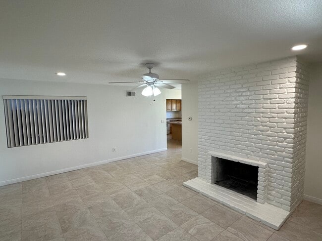 Living Room - 616 South Fashion Park Street