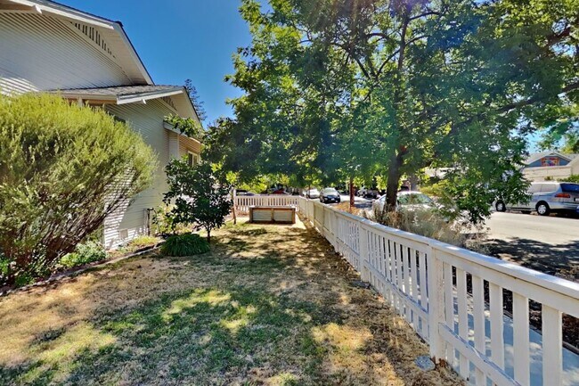 Building Photo - Charming Colonial Heights Cottage