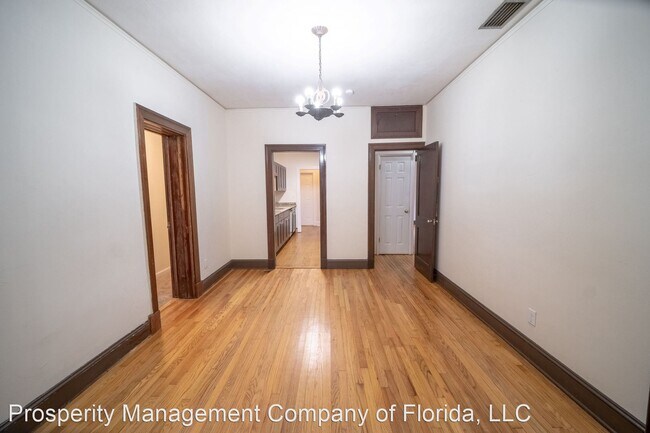 Building Photo - 4 br, 2 bath House - 1021 SW 5th Ave