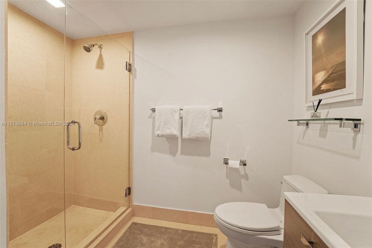 Primary Photo - 6899 Collins Ave