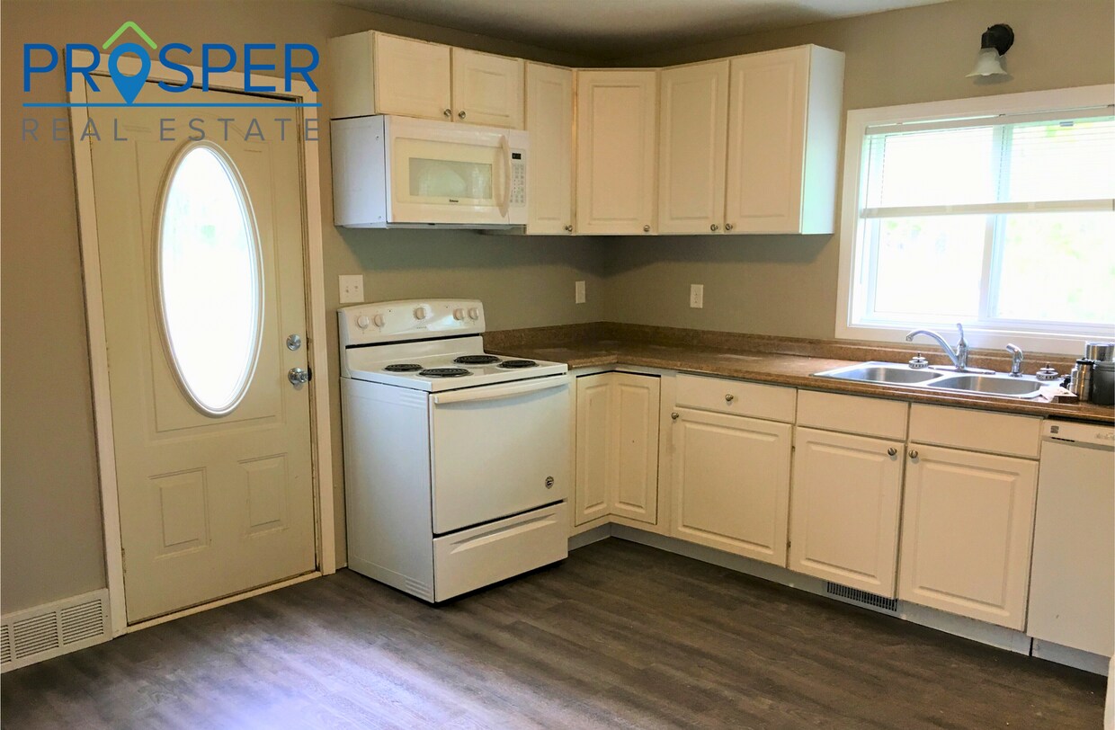 Foto del edificio - Spacious Wausau 4-Bedroom with Porch & Backyard