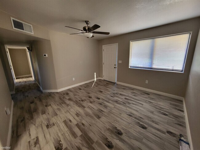 Foto del edificio - 3 br, 2 bath Duplex - 327 East 24th Street 1