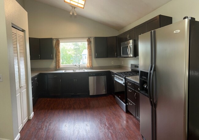 Building Photo - 4 bed/ 2 bath beauty in Eagle River