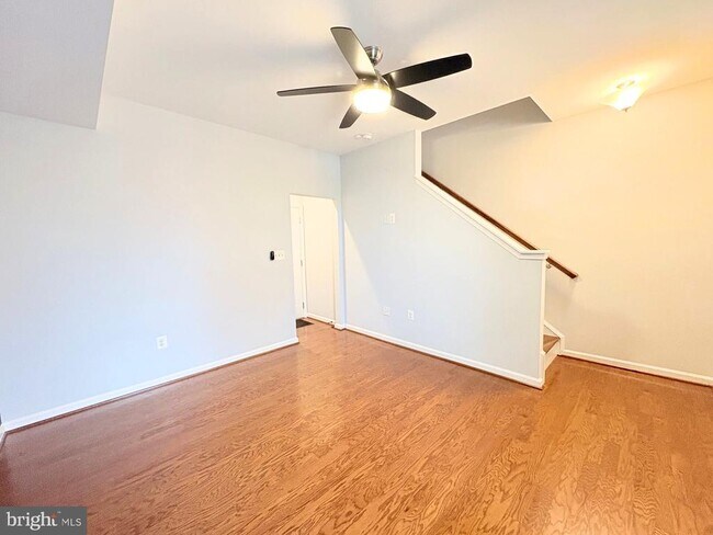 Foto del edificio - 1718 Featherstone Rd