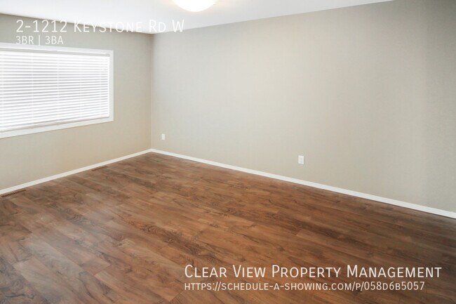 Photo du bâtiment - ? Triple Master Suite condo with garage in...