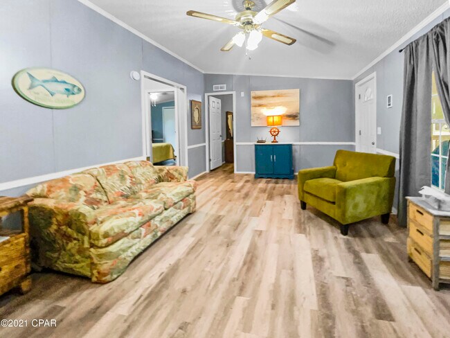 Foto del edificio - 22011 Lakeview Dr