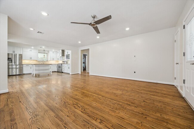 Foto del edificio - 1719 W 23rd St