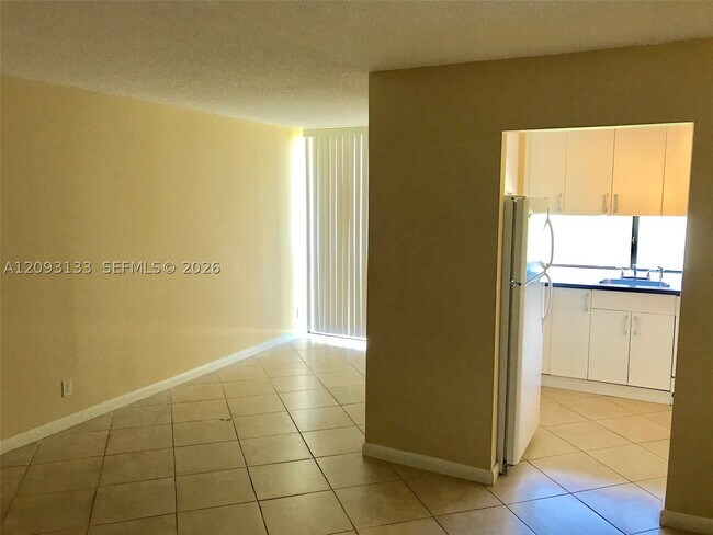 Foto del edificio - 17121 N Bay Rd