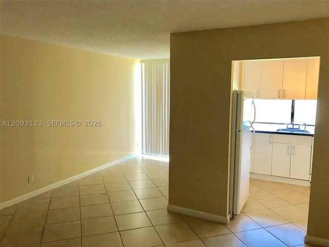 Building Photo - 17121 N Bay Rd