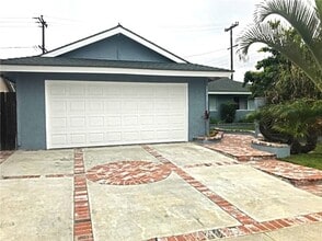 Building Photo - 20011 Shorewood Cir