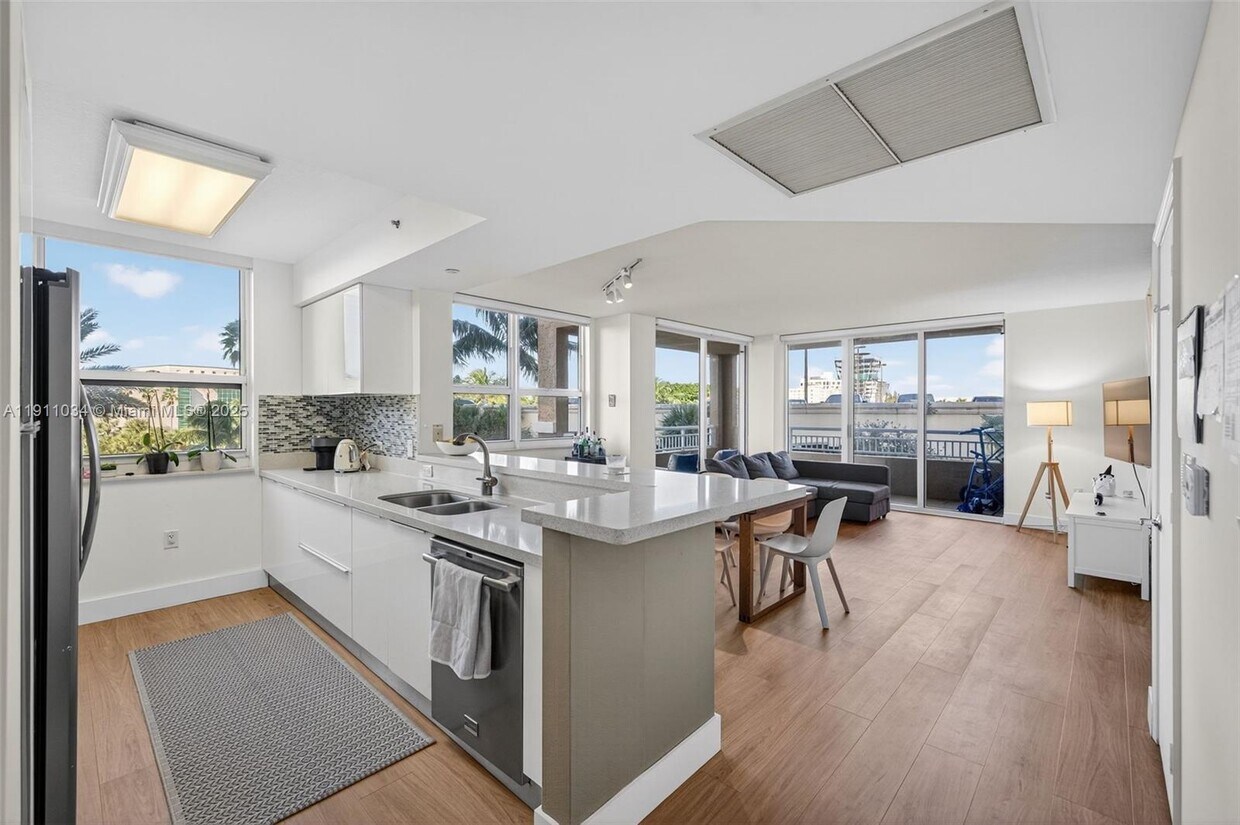 Foto principal - 19501 W Country Club Dr