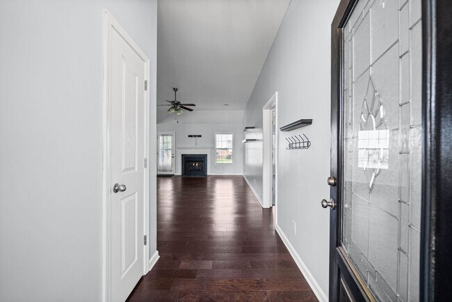 Foto del edificio - Pet Friendly Three Bedroom!