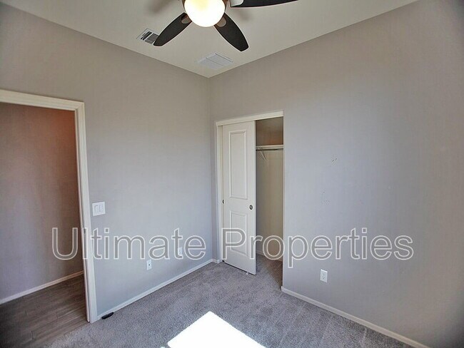 Foto del edificio - 18450 W Louise Dr