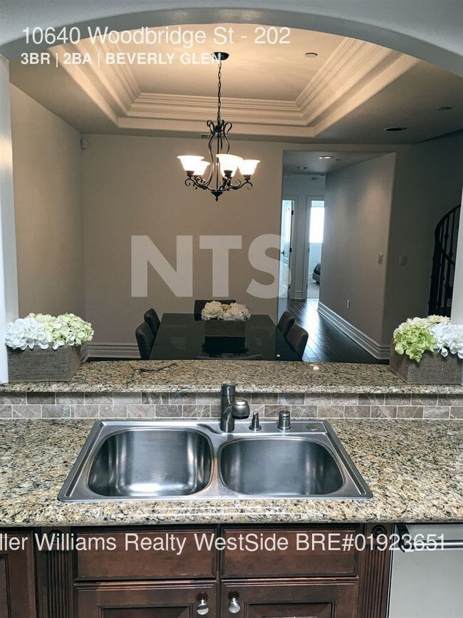 Foto del edificio - 10640 Woodbridge St