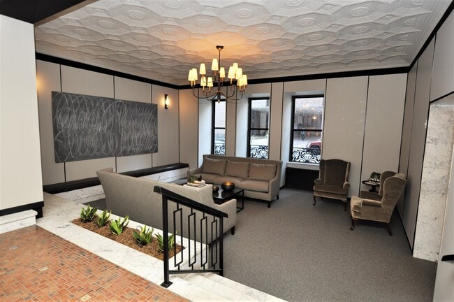 Building Photo - 6101 N Sheridan Rd